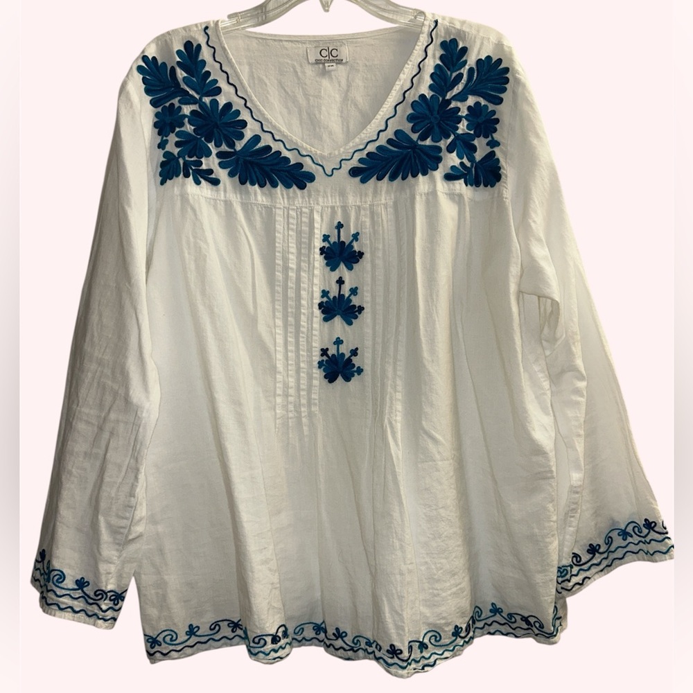 Women's White & Blue Embroidered Top, 100% Cotton P2p 24" Length 26.5" SIZE 2X